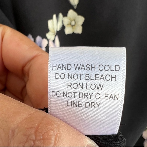 Black floral blouse Size Large by Sweet Rain - Picture 7 of 10